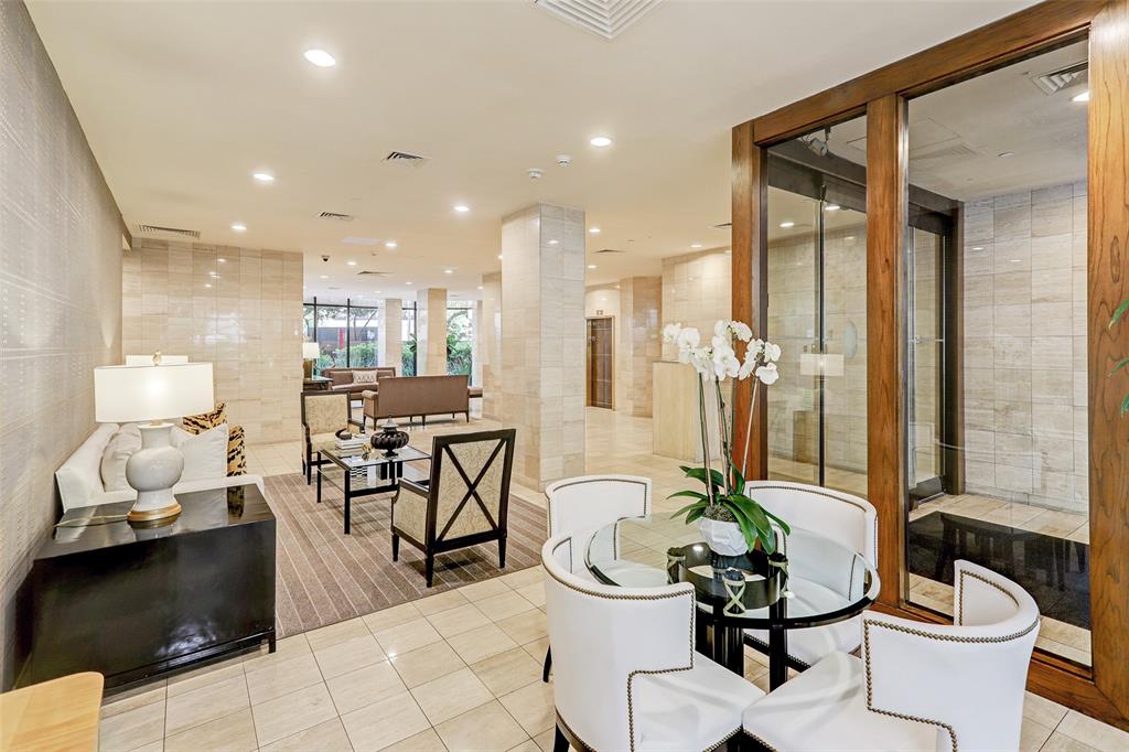 14 Greenway Plaza # 3Q