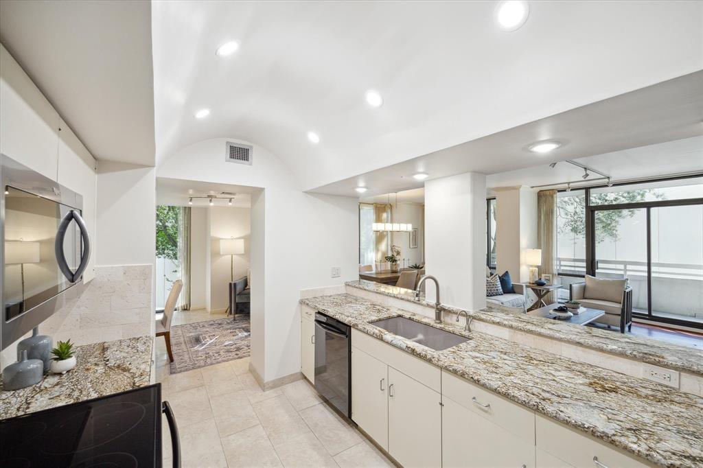 14 Greenway Plaza # 3Q