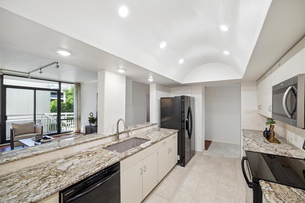 14 Greenway Plaza # 3Q