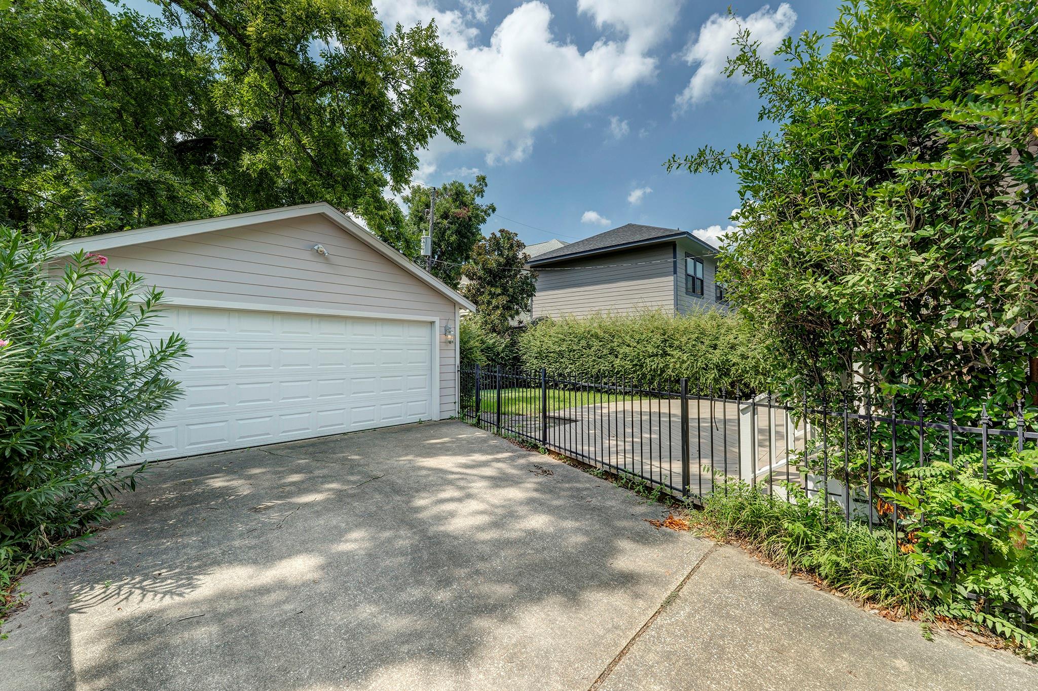 1403 Bonnie Brae