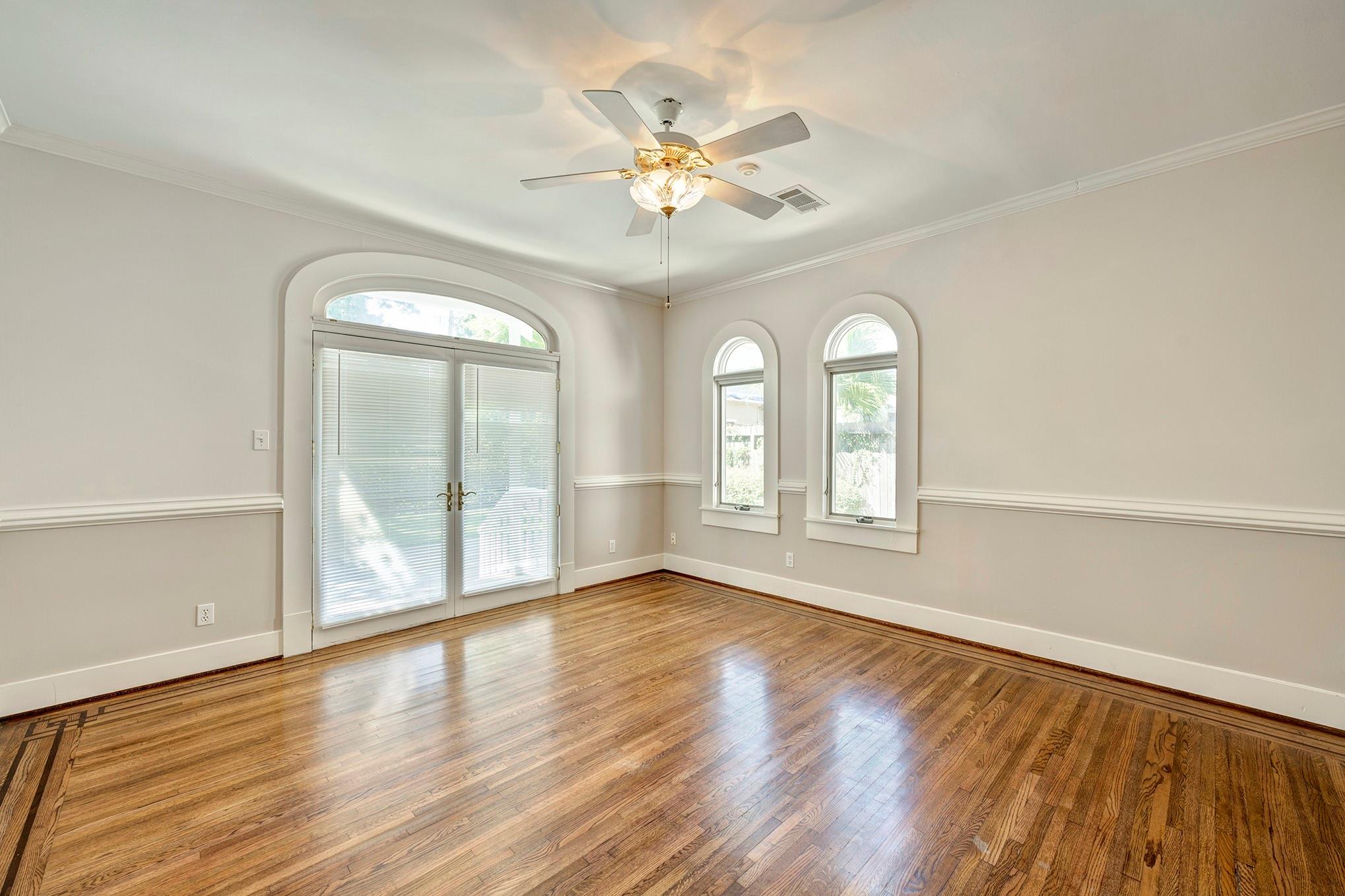 1403 Bonnie Brae