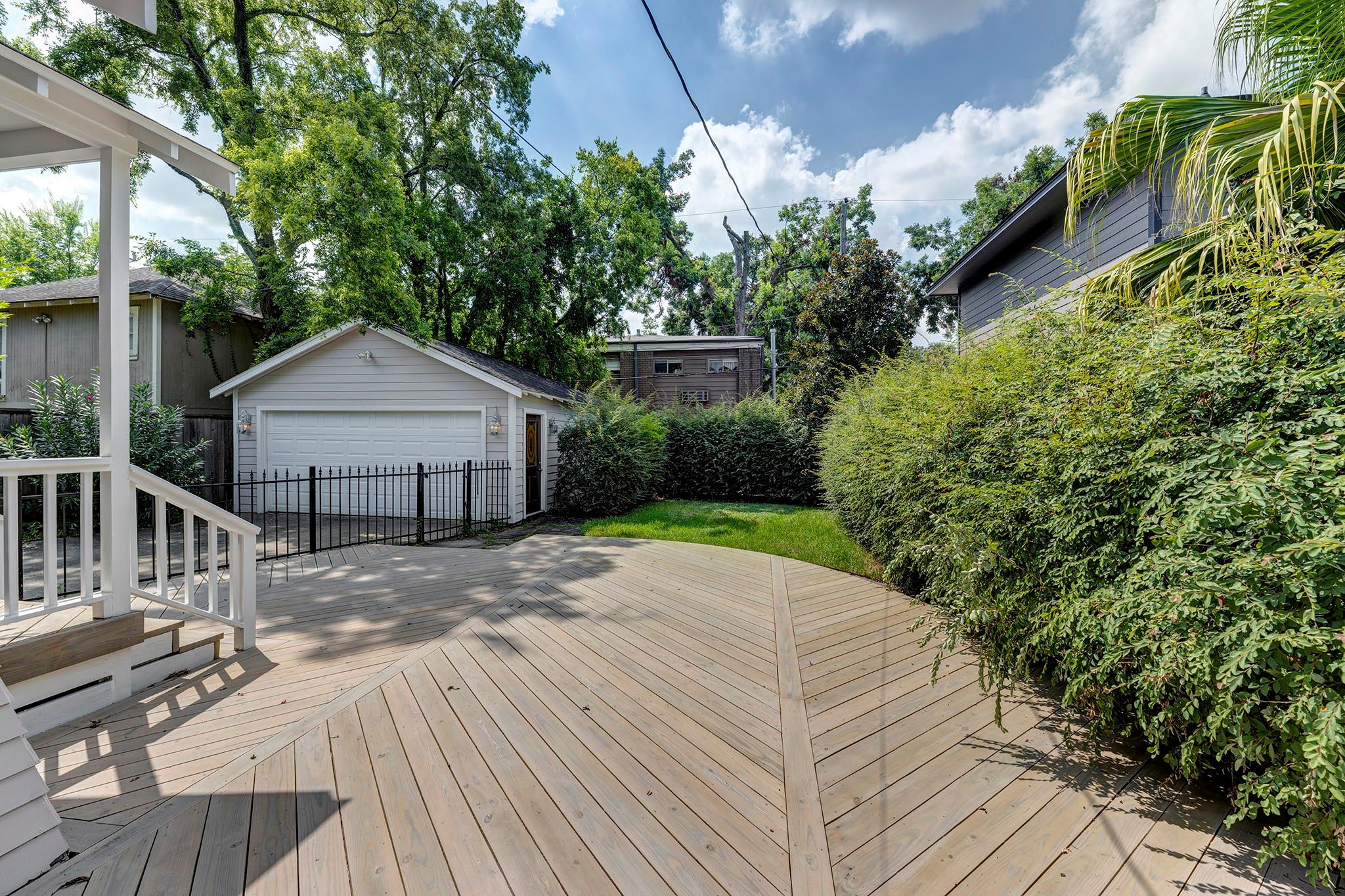 1403 Bonnie Brae