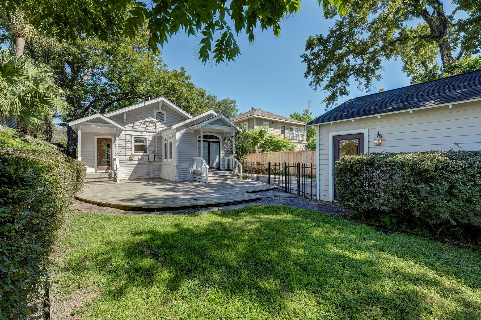 1403 Bonnie Brae
