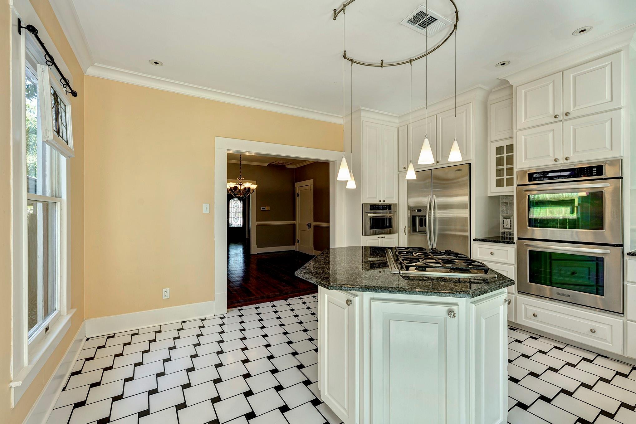 1403 Bonnie Brae