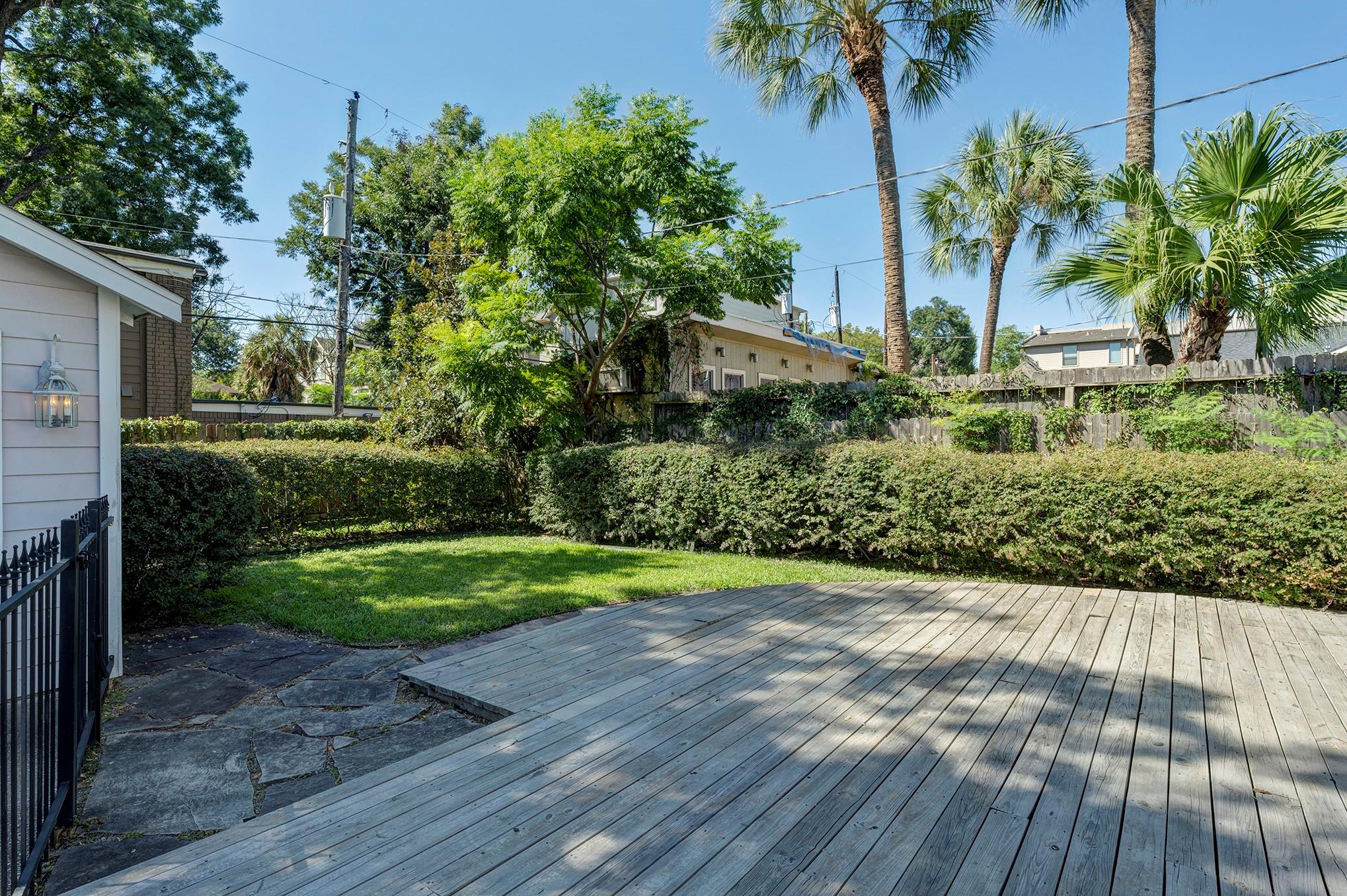 1403 Bonnie Brae
