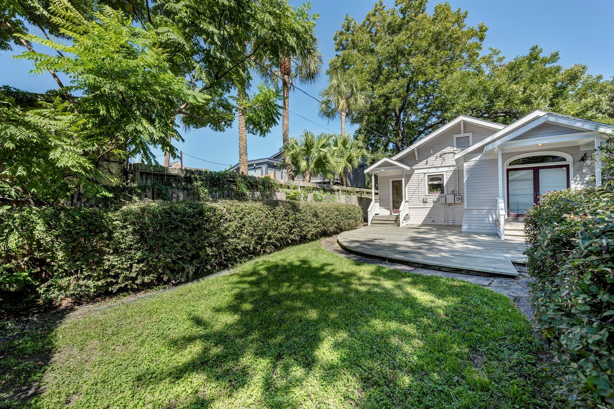 1403 Bonnie Brae