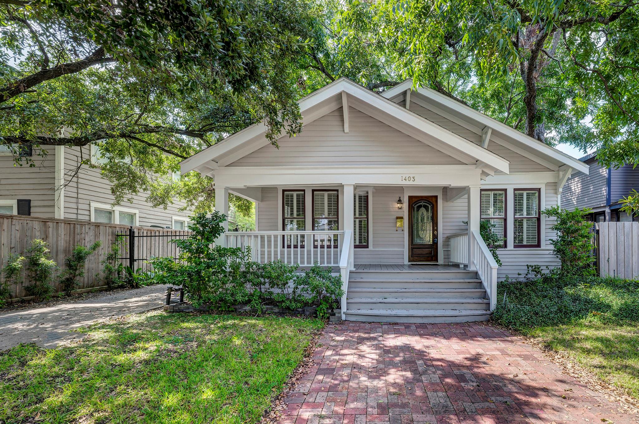 1403 Bonnie Brae