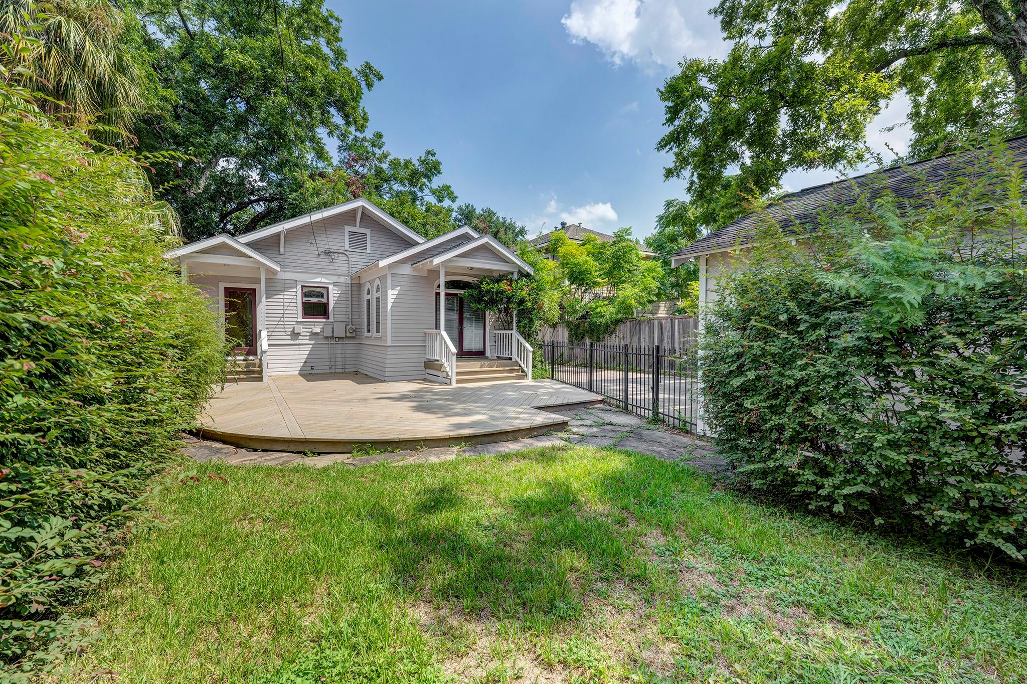 1403 Bonnie Brae