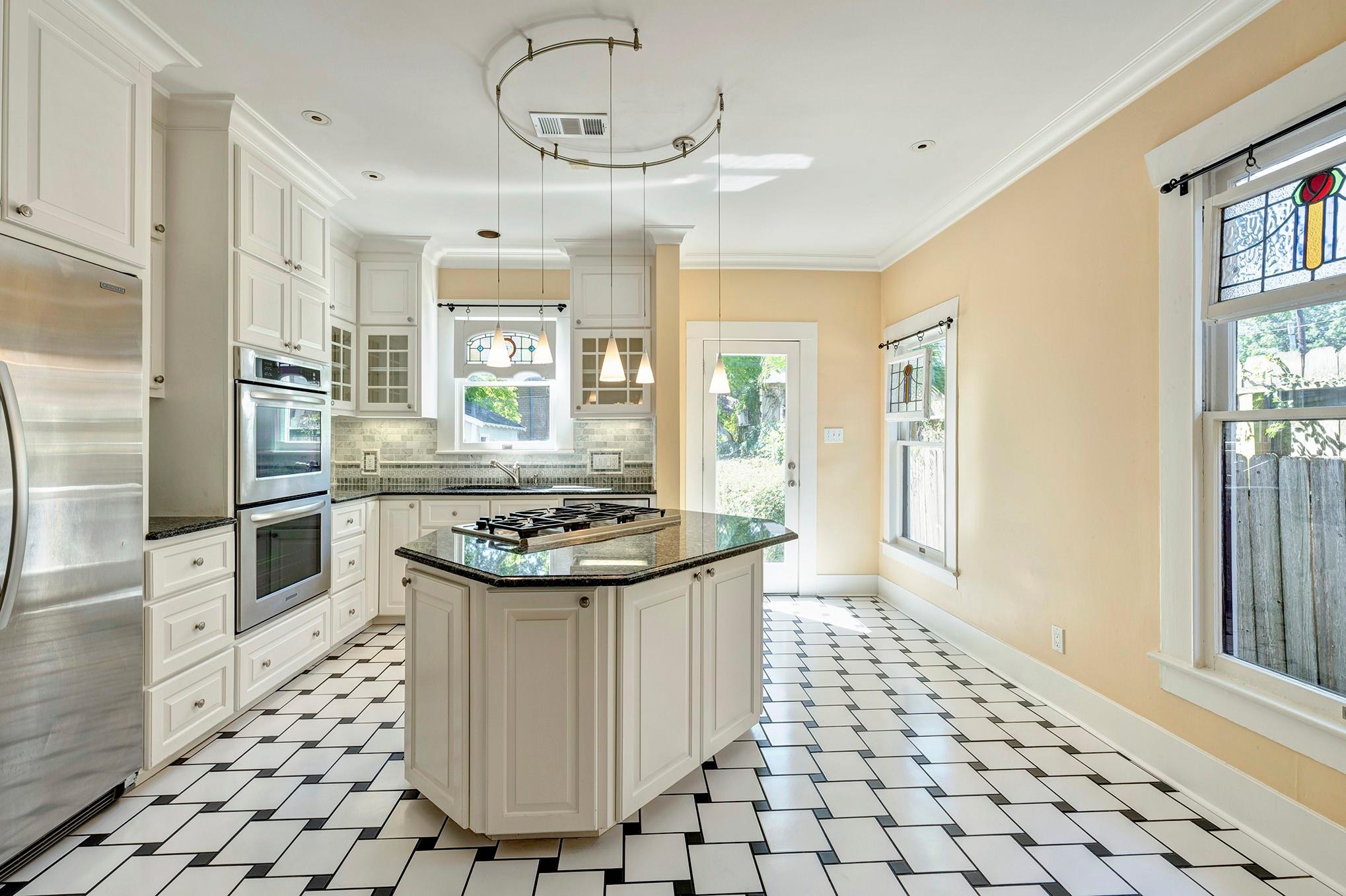 1403 Bonnie Brae