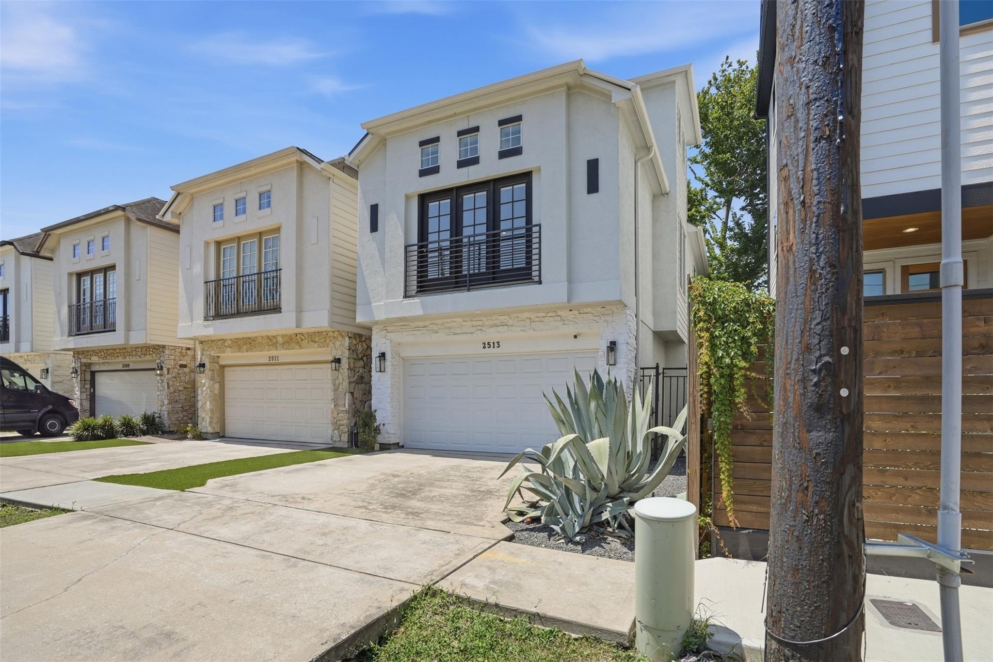 2513 Detering Street