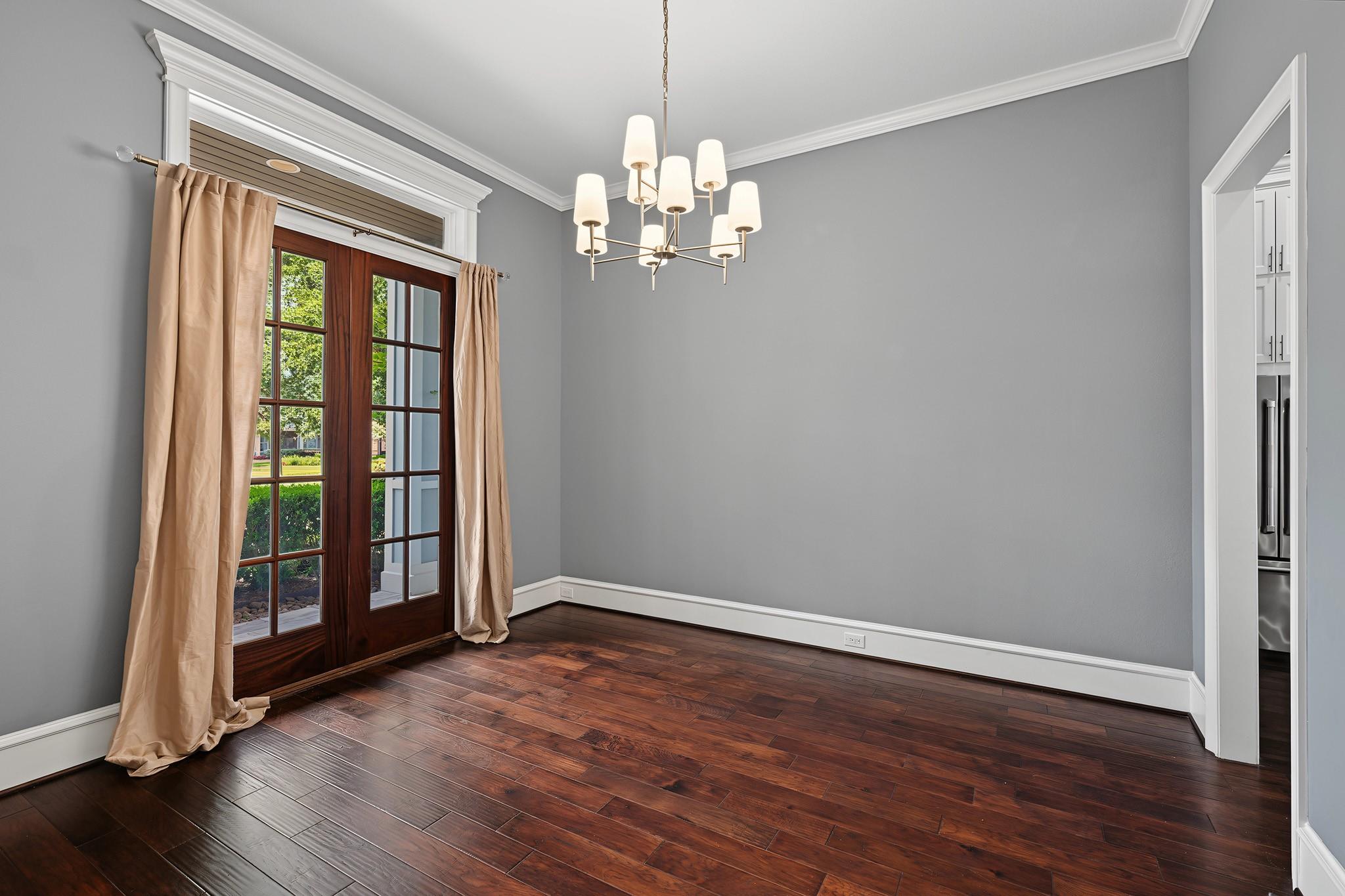 818 W 43rd Street