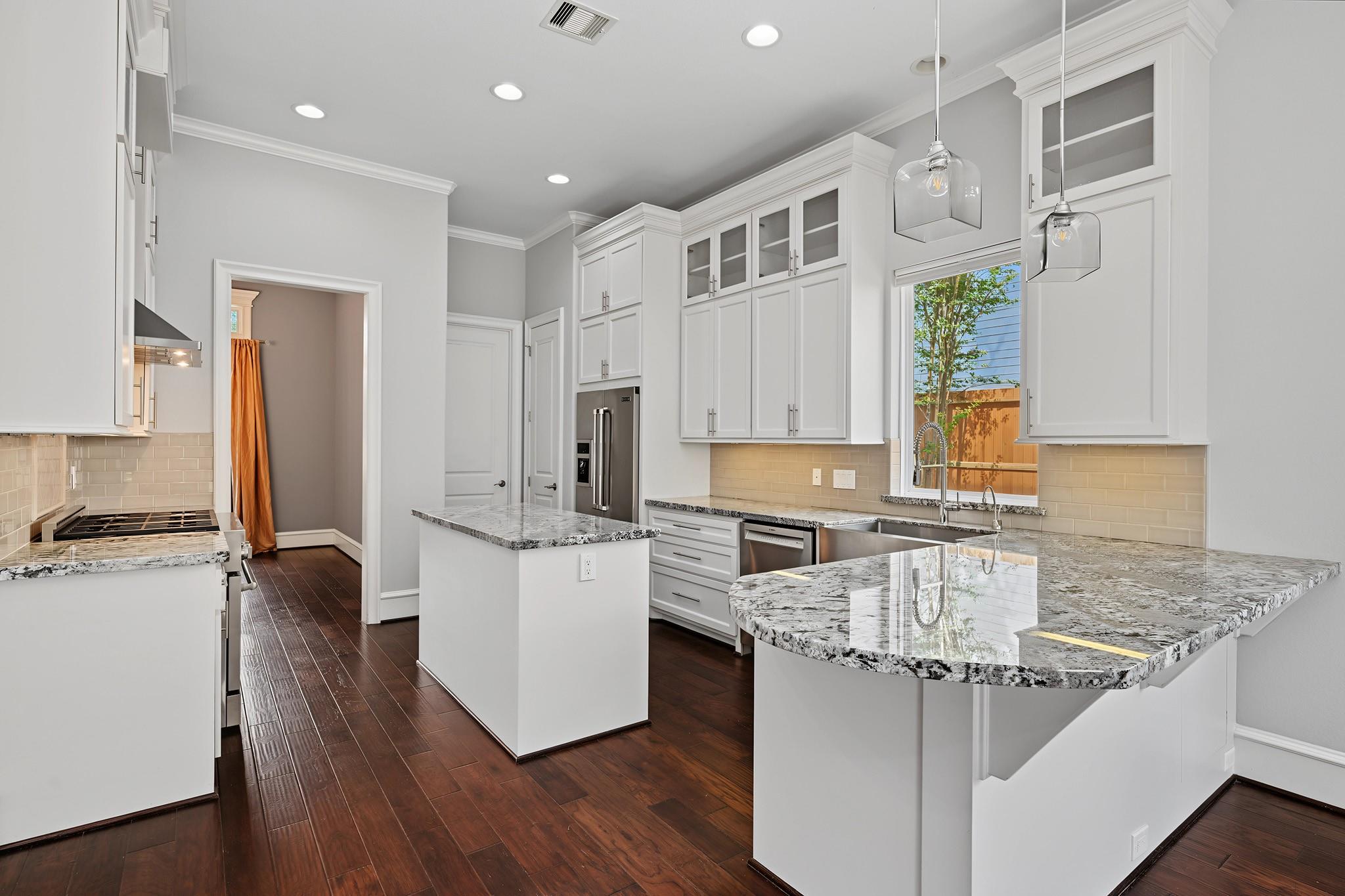818 W 43rd Street
