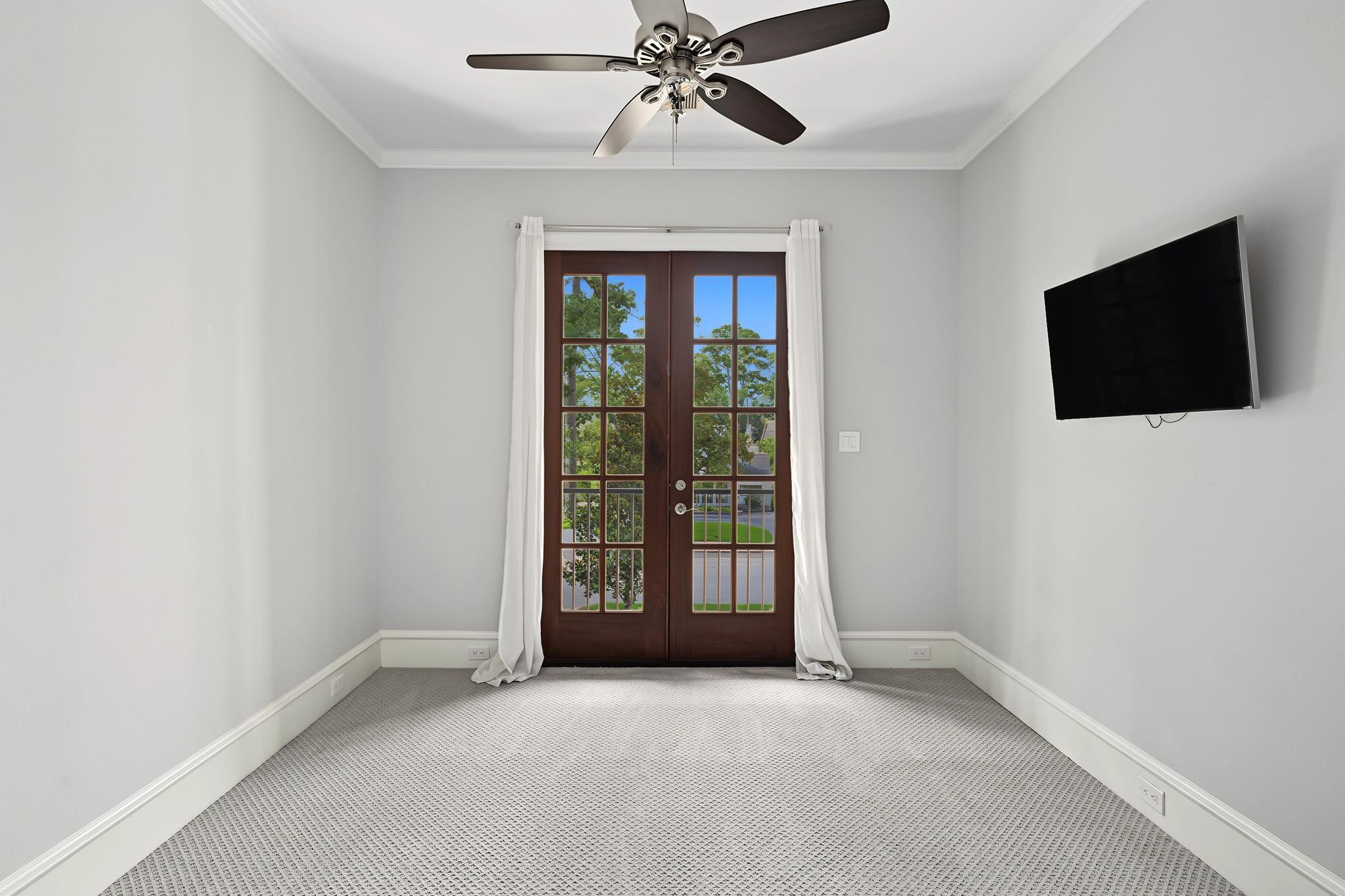 818 W 43rd Street