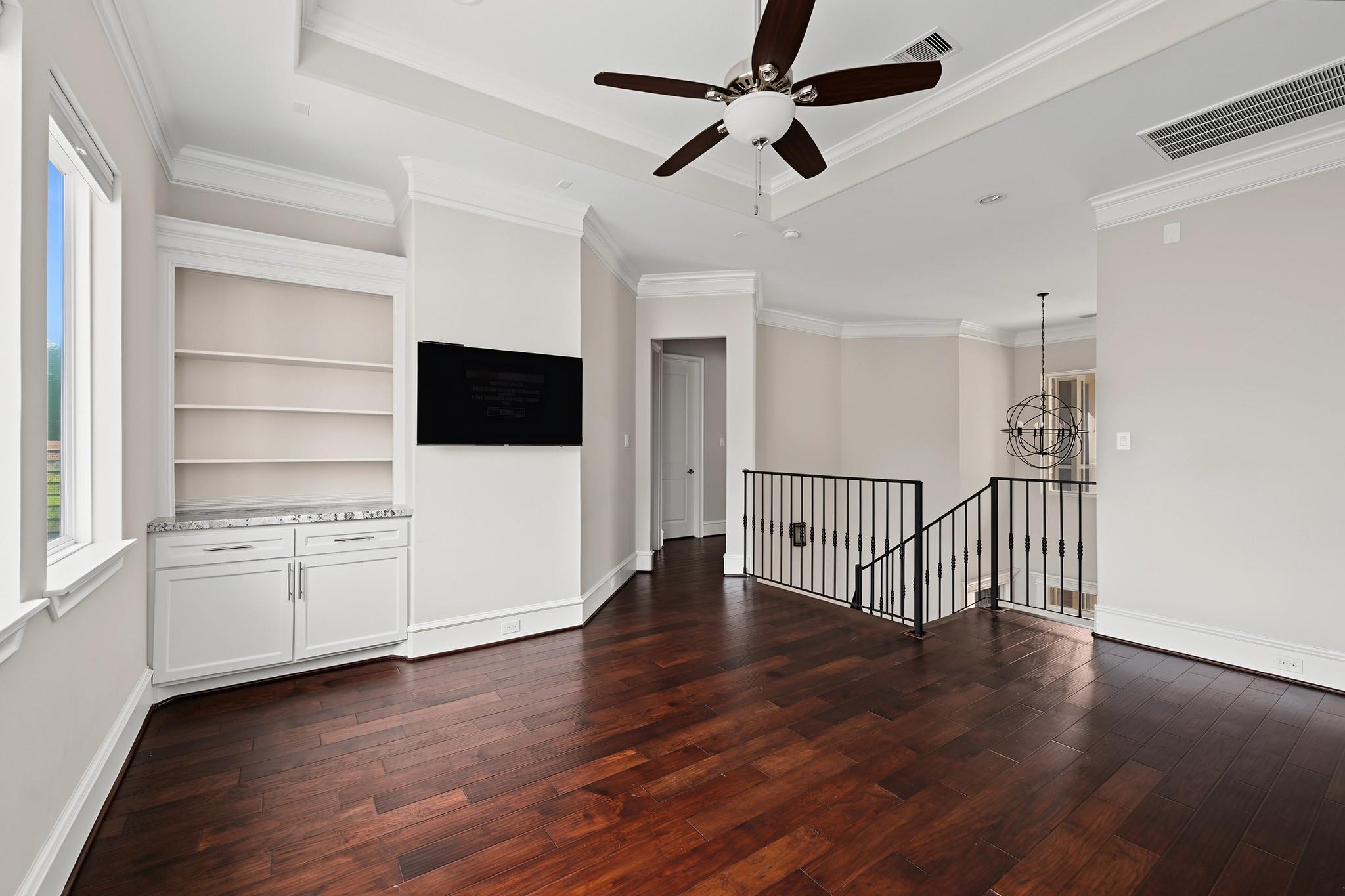 818 W 43rd Street