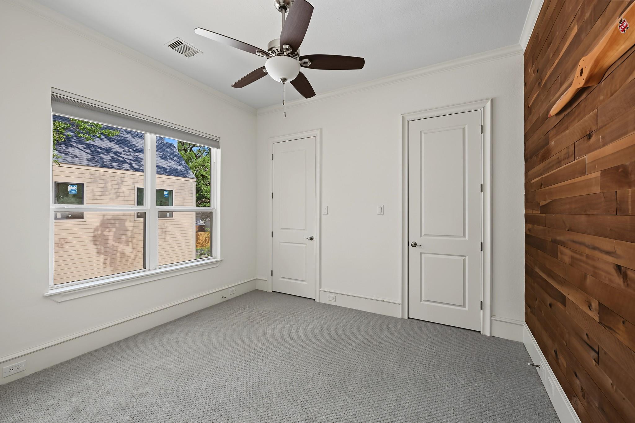 818 W 43rd Street