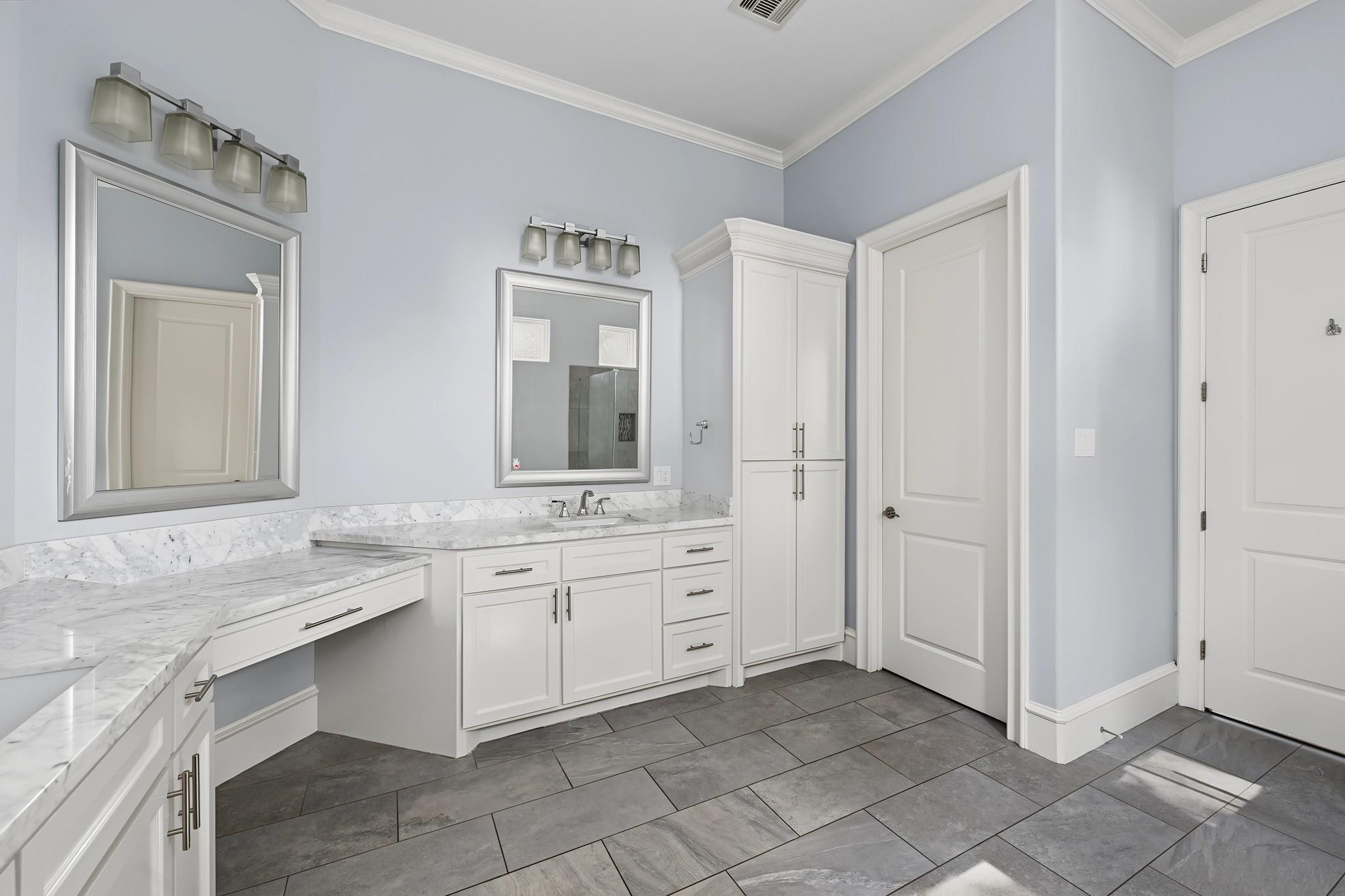 818 W 43rd Street