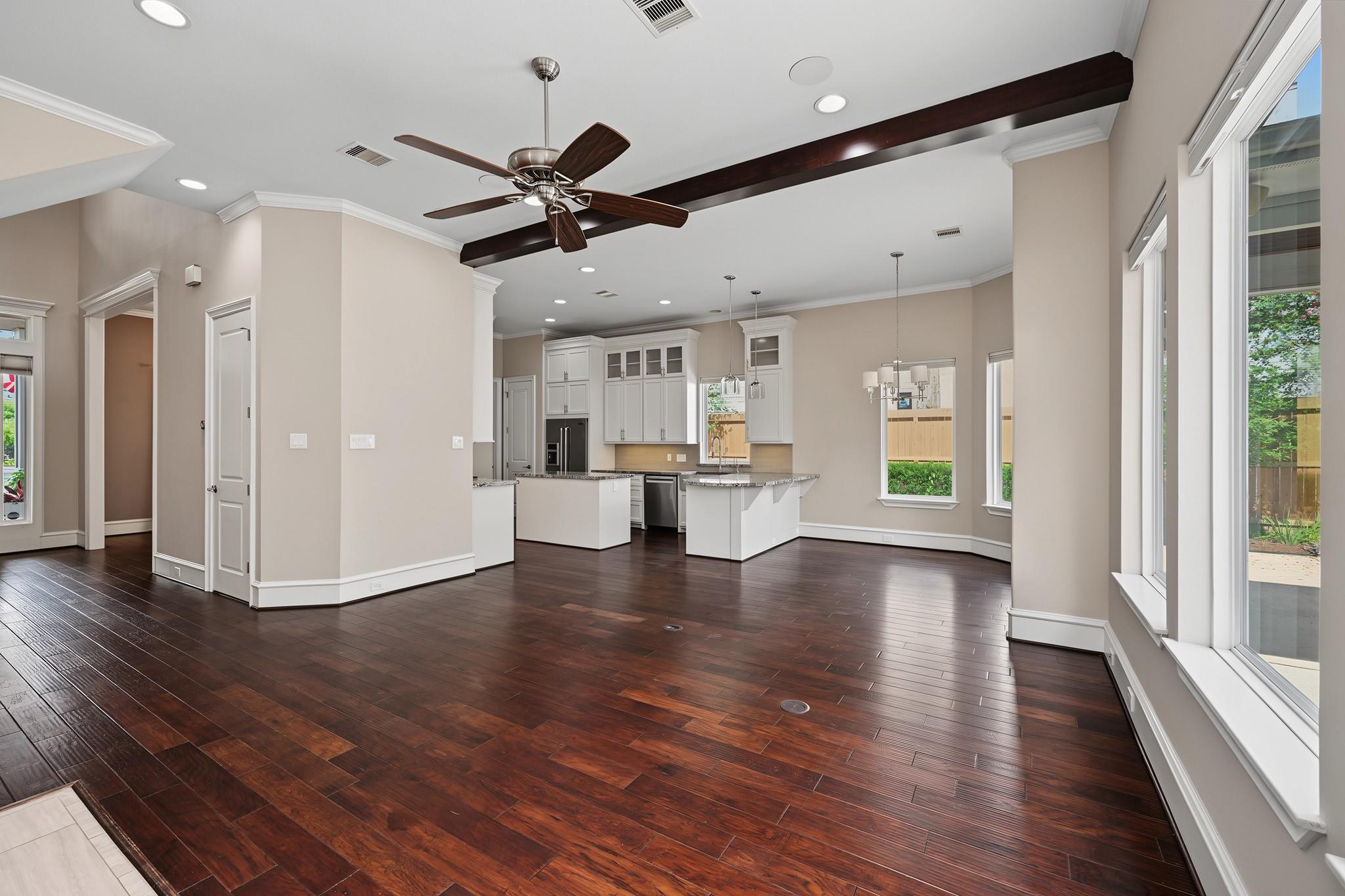818 W 43rd Street