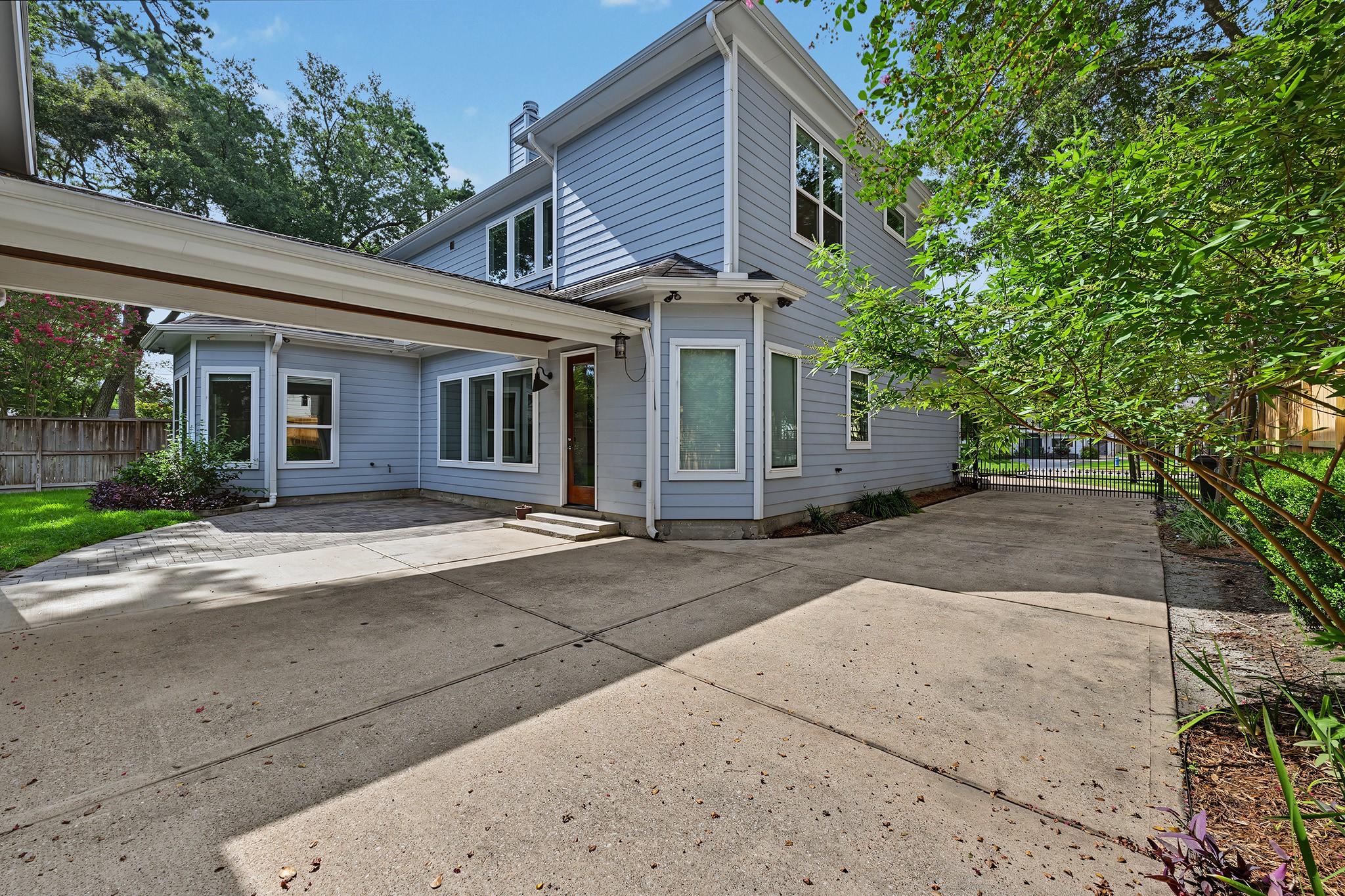 818 W 43rd Street