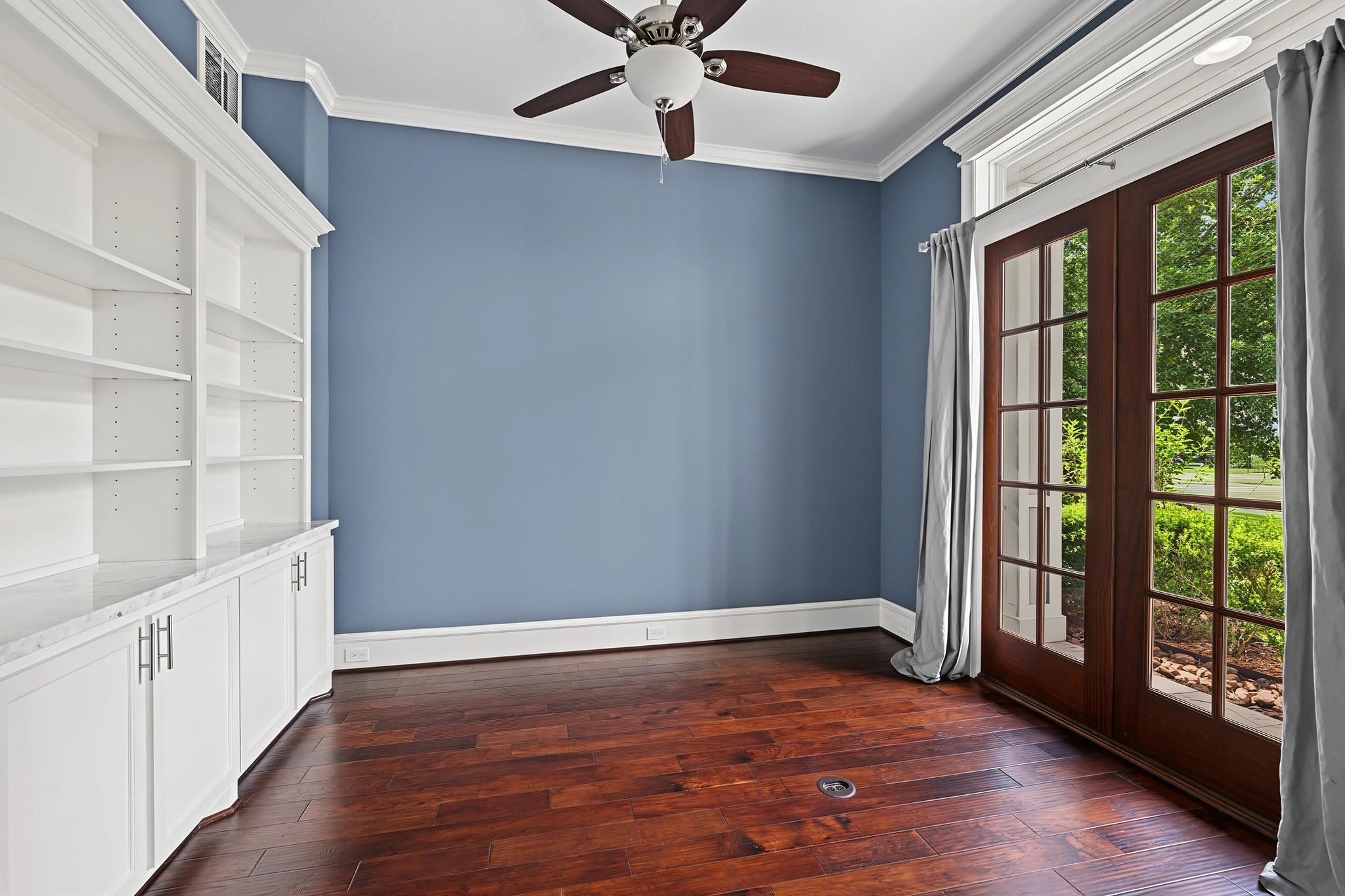 818 W 43rd Street