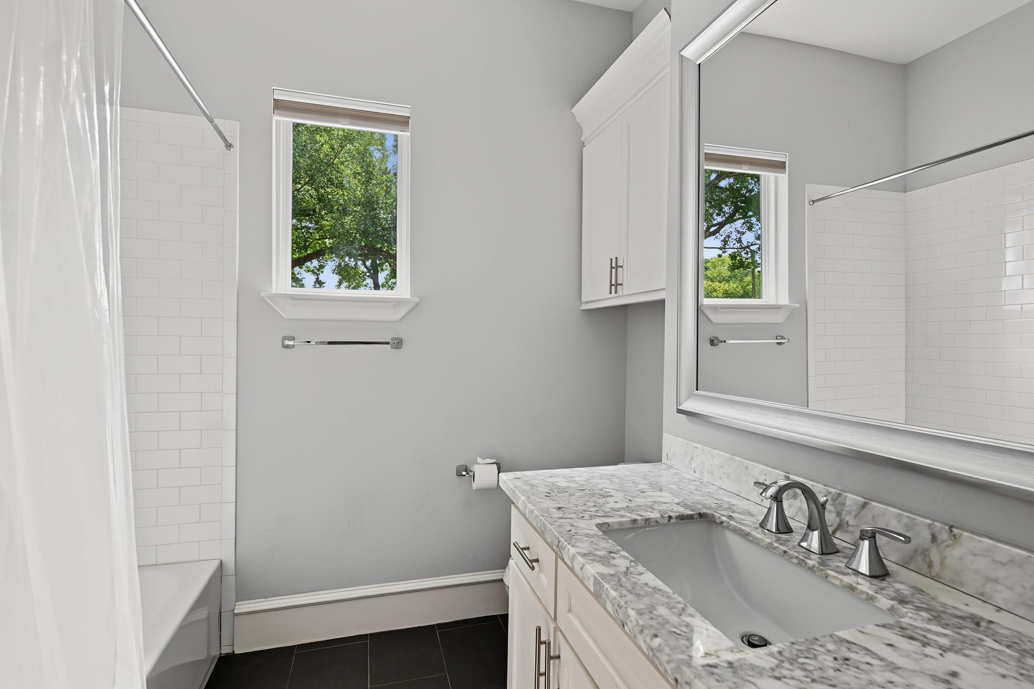 818 W 43rd Street