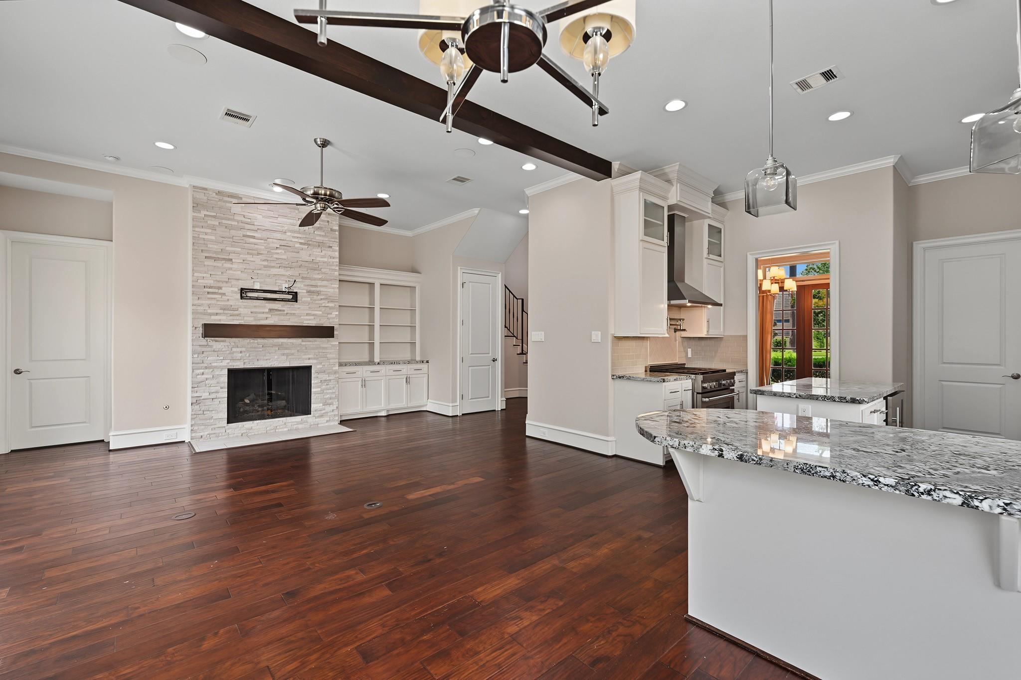 818 W 43rd Street