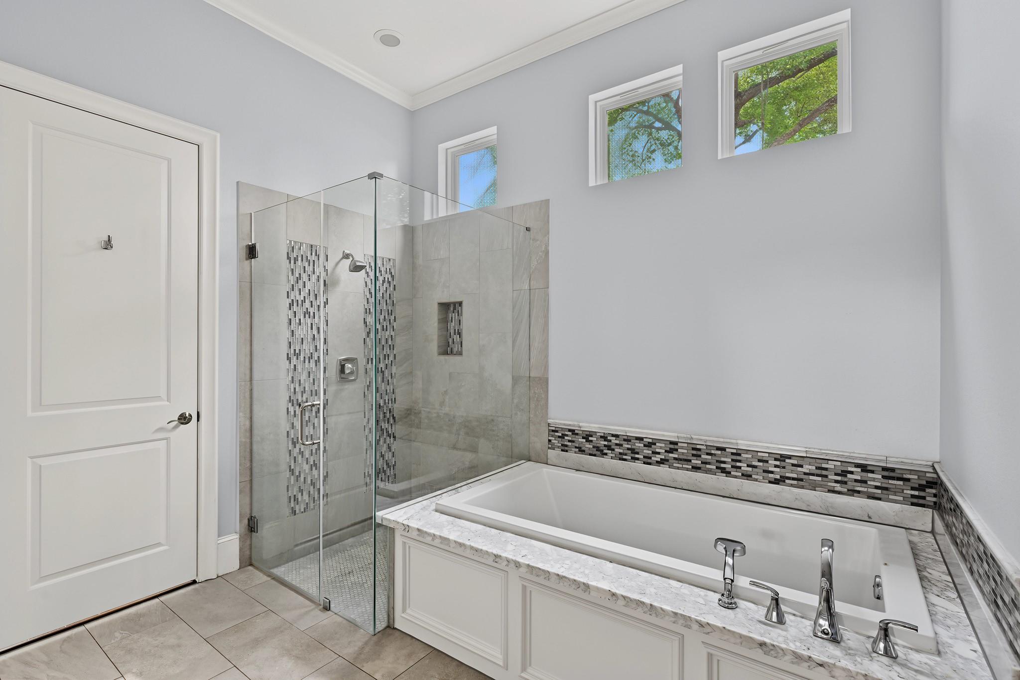818 W 43rd Street