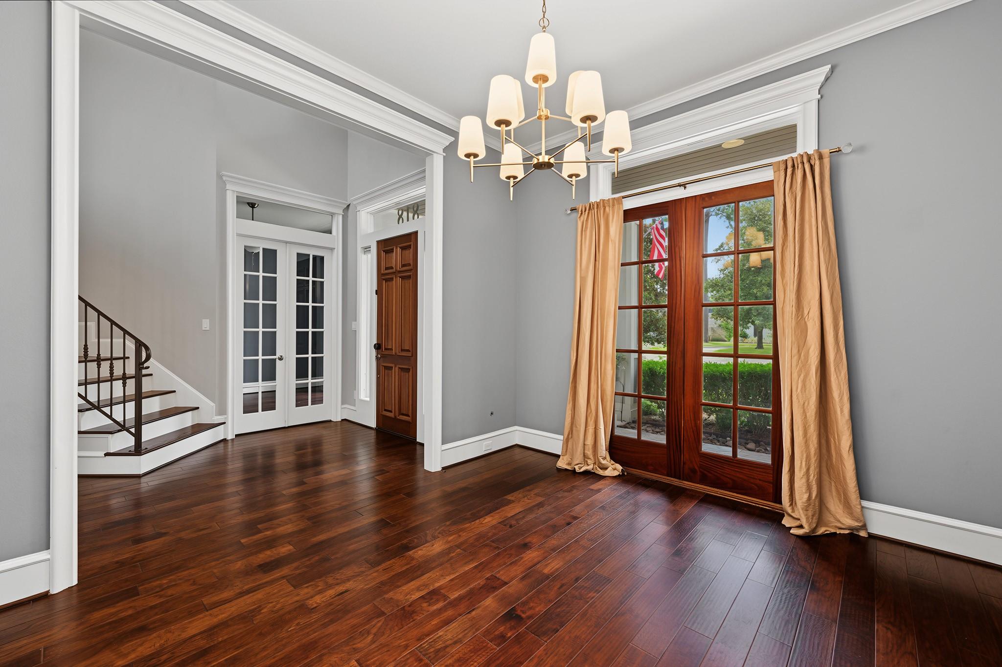 818 W 43rd Street