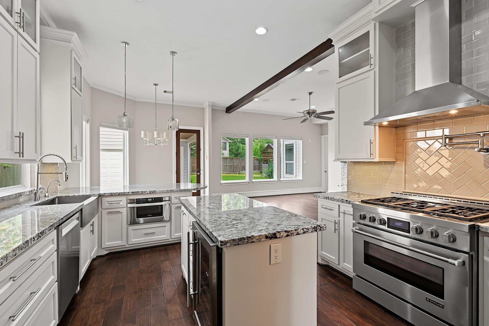 818 W 43rd Street