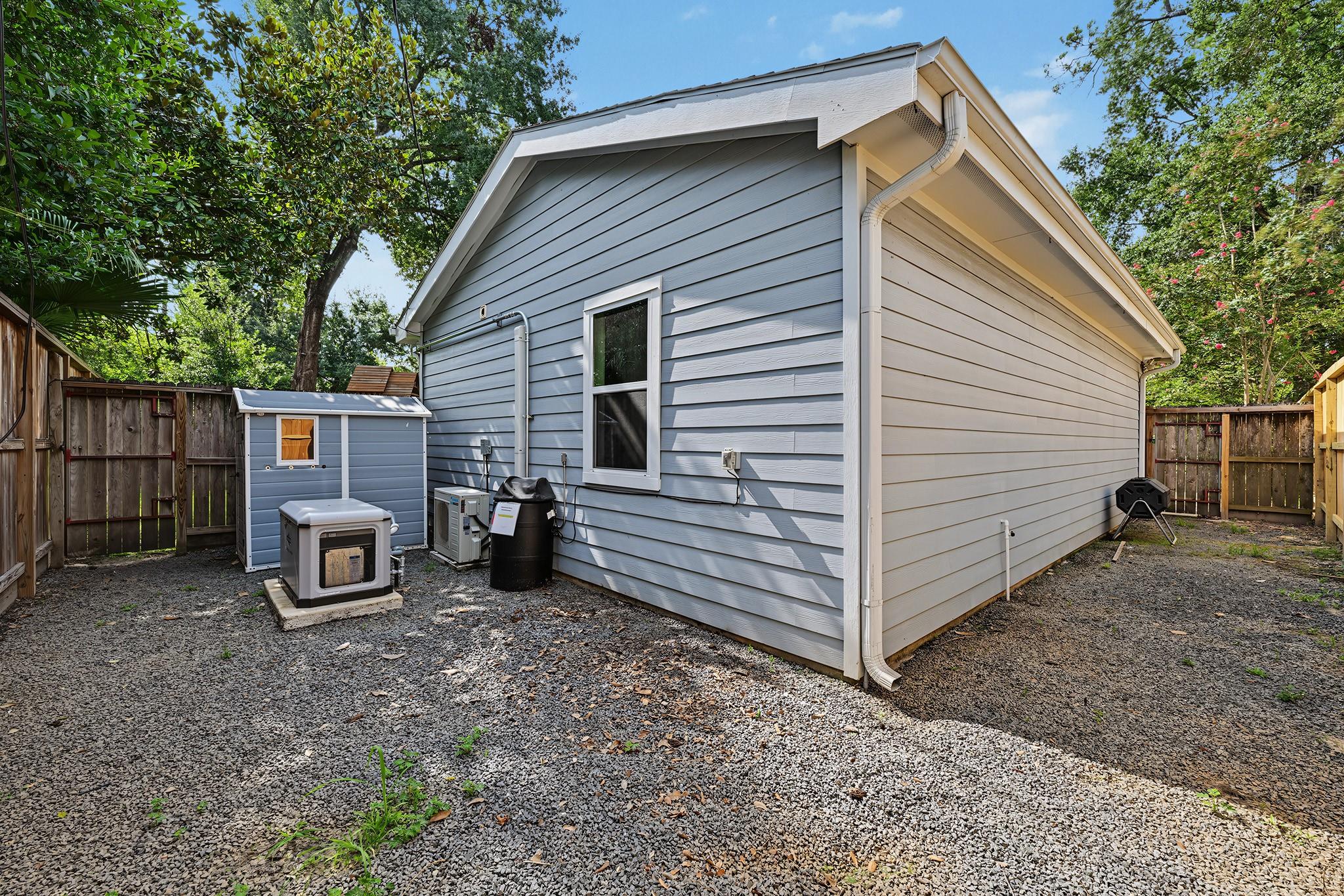 818 W 43rd Street