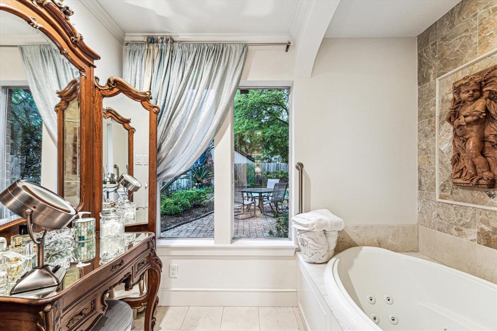 11015 Lakeside Forest Lane