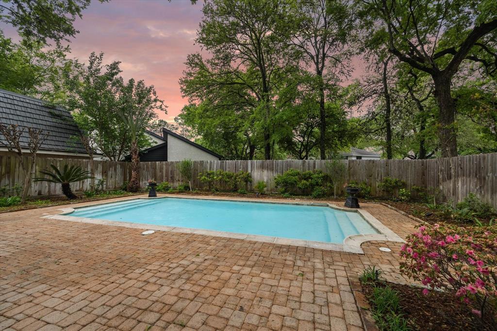11015 Lakeside Forest Lane