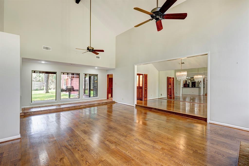 1102 Briarbrook Drive