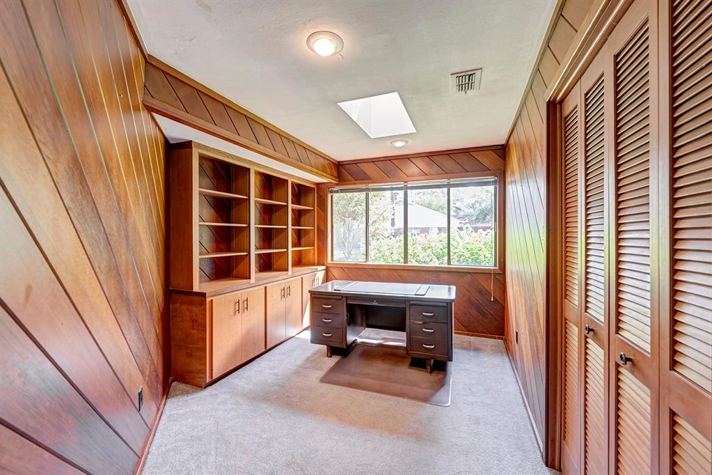 1102 Briarbrook Drive