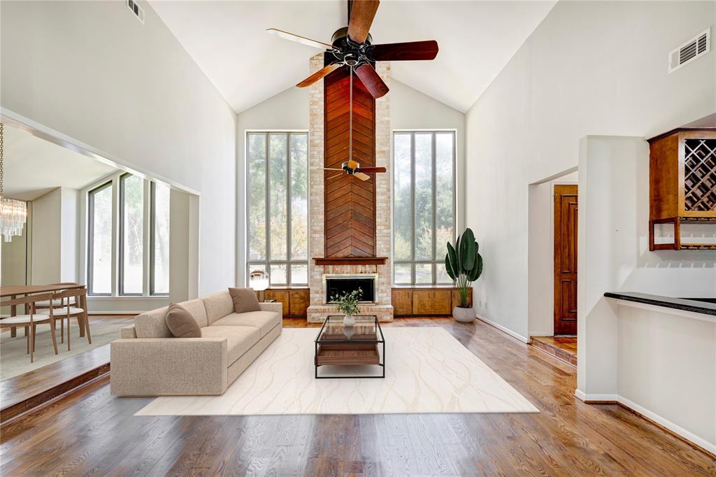 1102 Briarbrook Drive