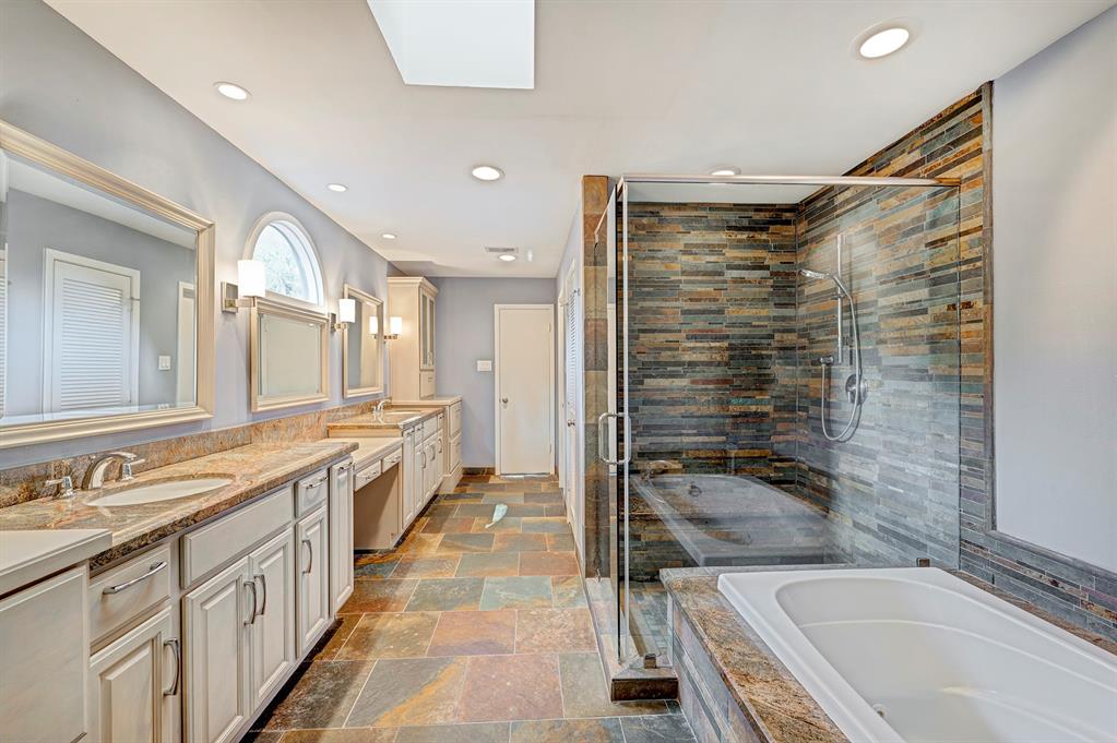 1102 Briarbrook Drive