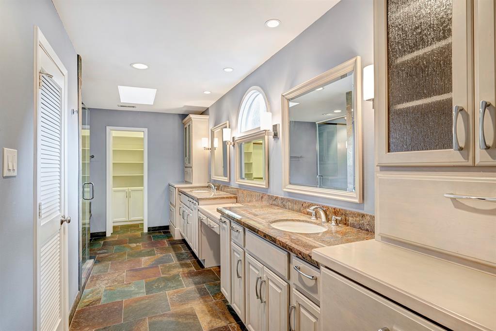 1102 Briarbrook Drive