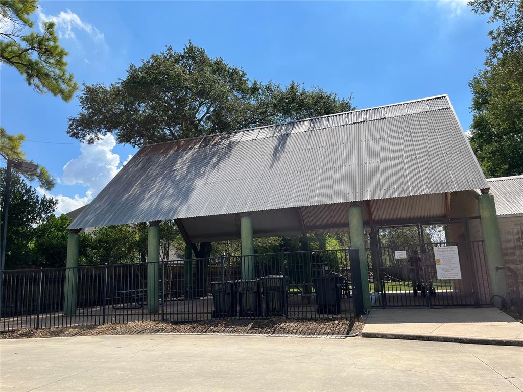 1102 Briarbrook Drive