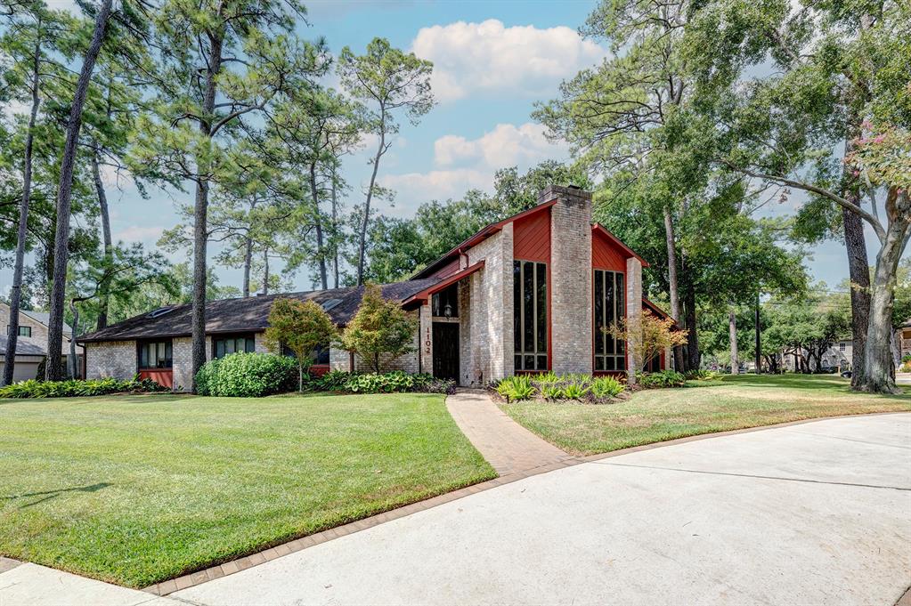 1102 Briarbrook Drive
