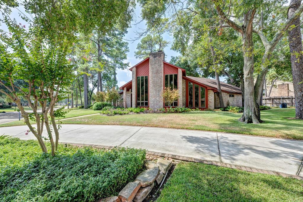 1102 Briarbrook Drive