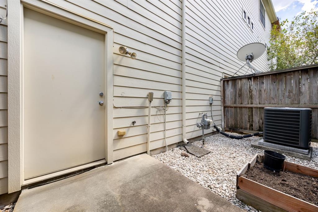8715 Meadowcroft Drive # 302