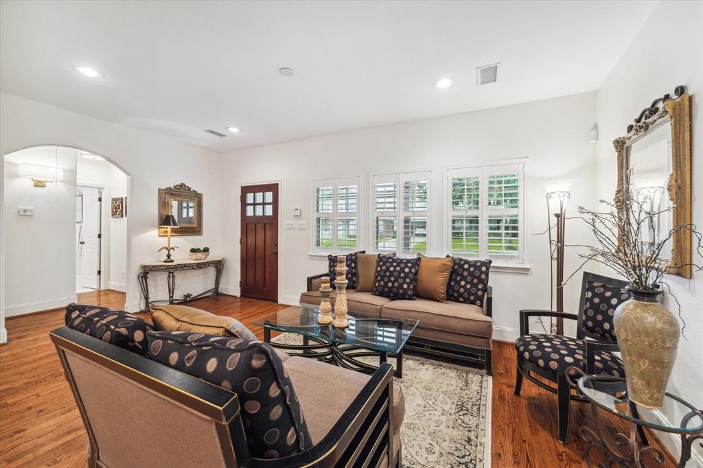 1713 Woodcrest Drive