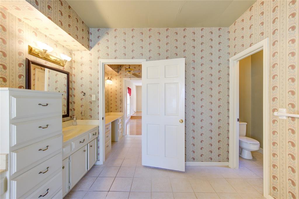 1411 W Brooklake Drive