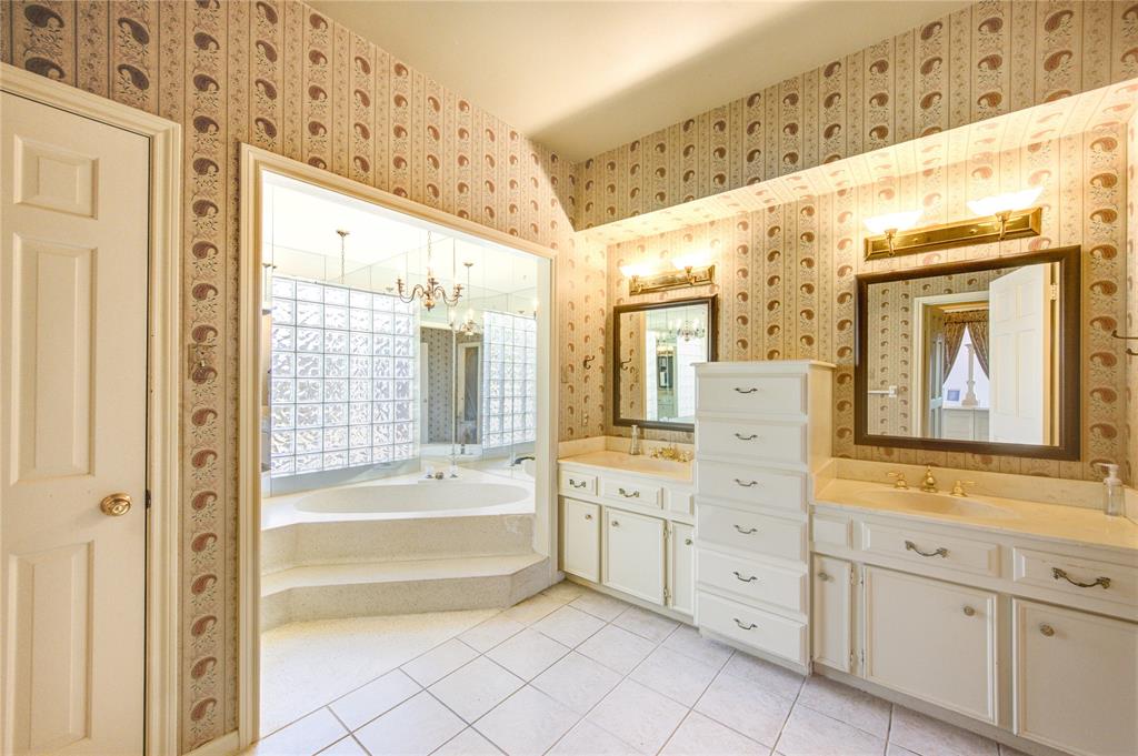 1411 W Brooklake Drive