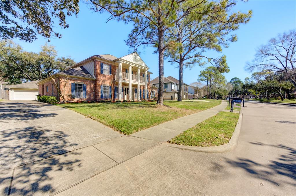 1411 W Brooklake Drive