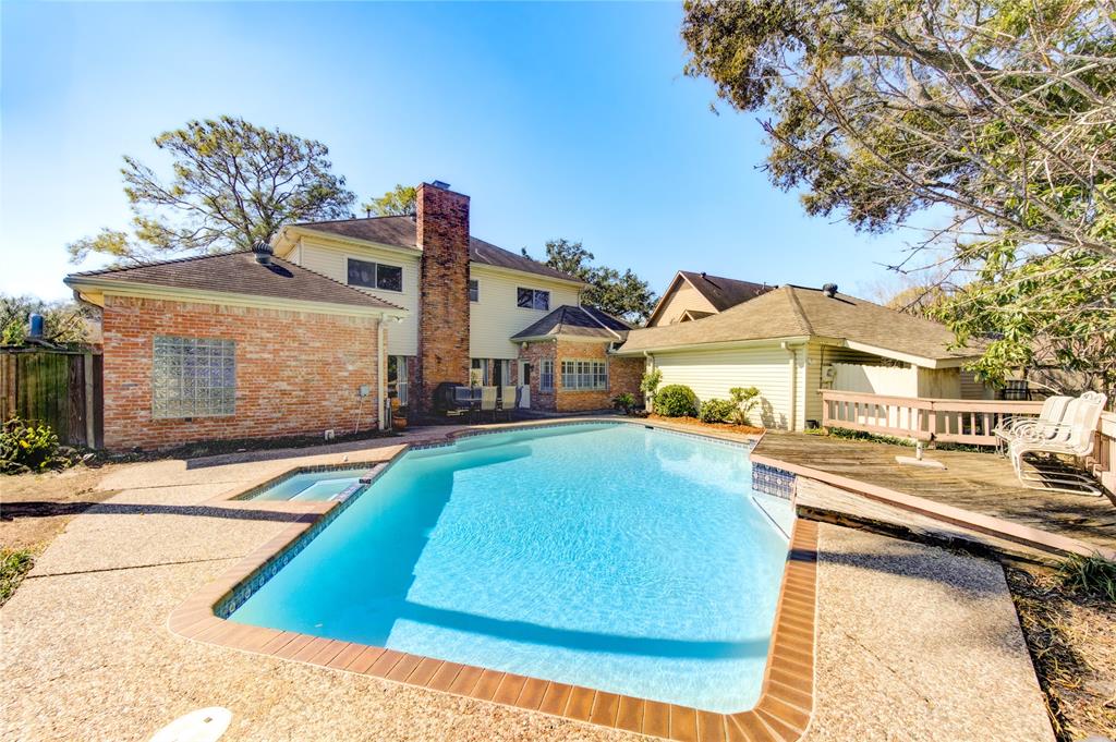 1411 W Brooklake Drive