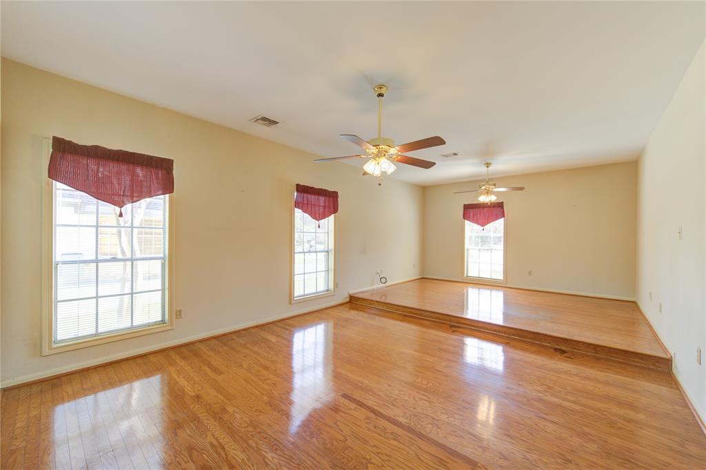 1411 W Brooklake Drive