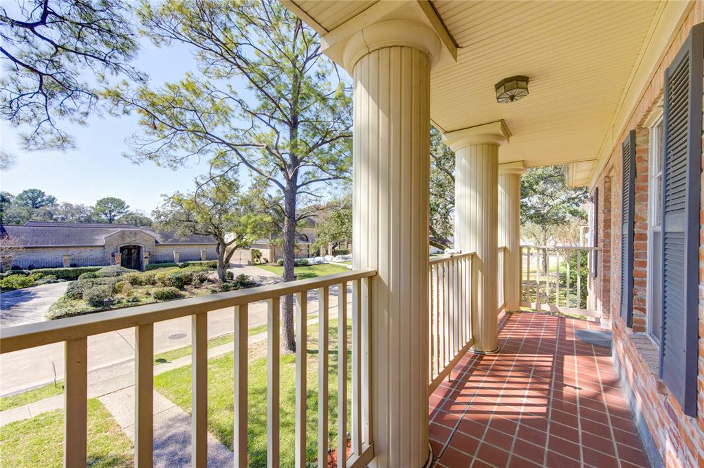 1411 W Brooklake Drive
