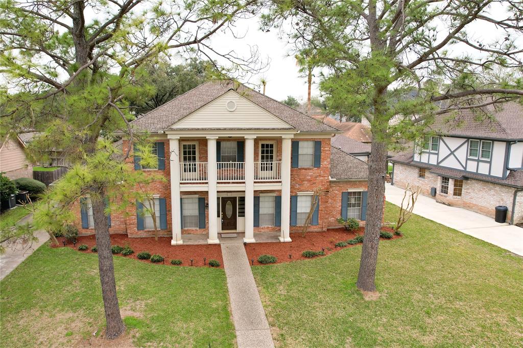 1411 W Brooklake Drive