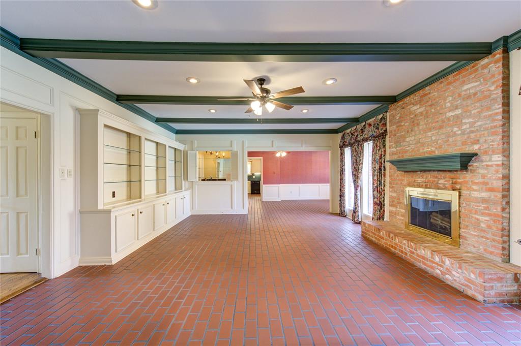1411 W Brooklake Drive