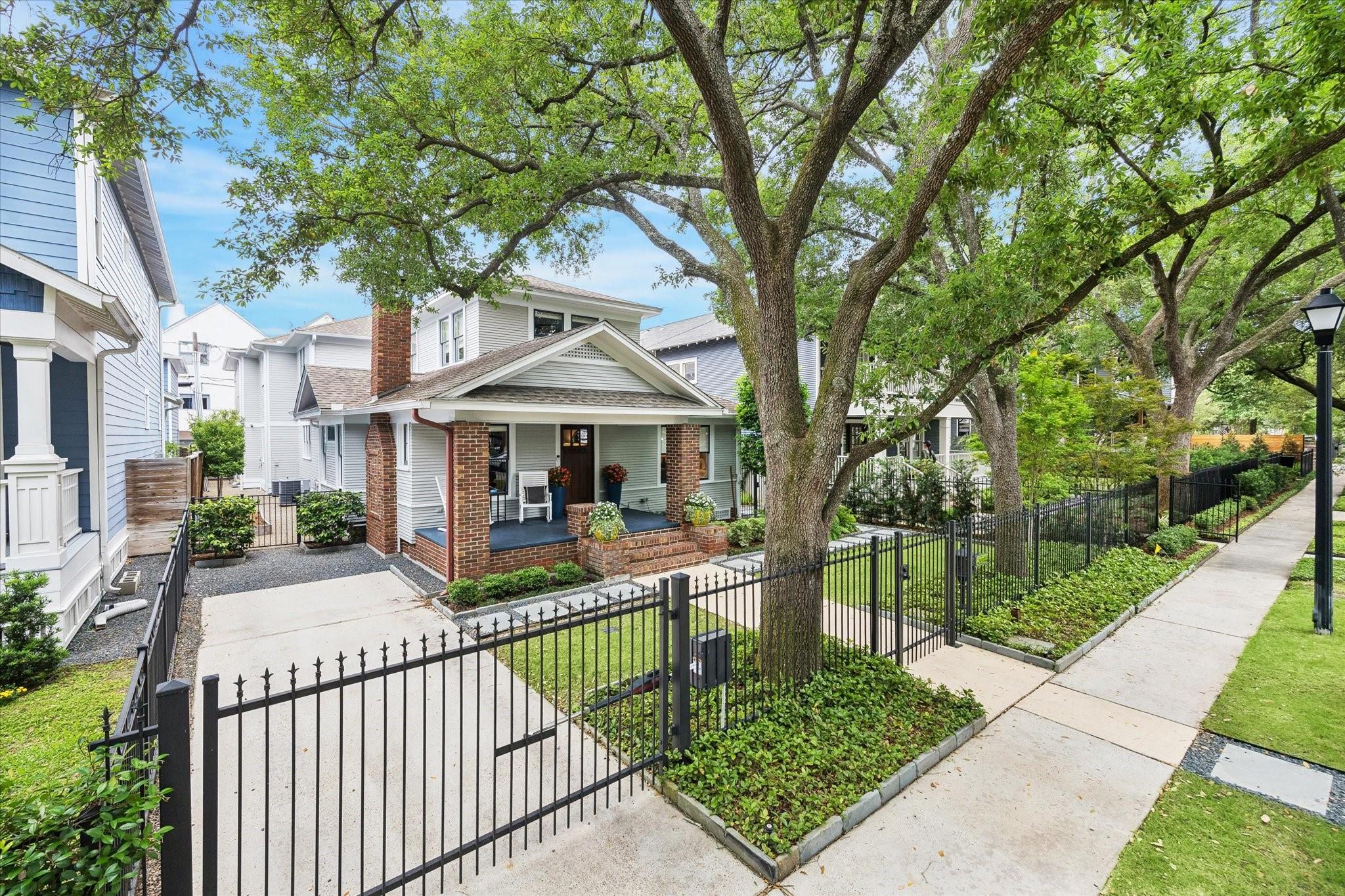 1332 Cortlandt Street